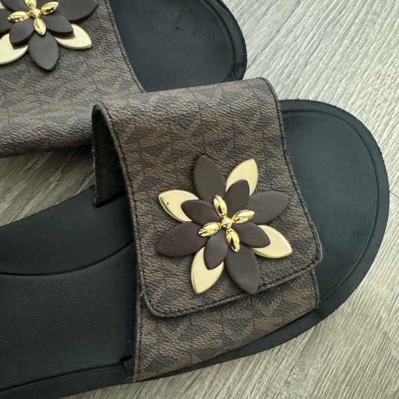 Michael Kors Slides - Picture 2 of 4
